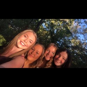 Meet your Posher, Chloe